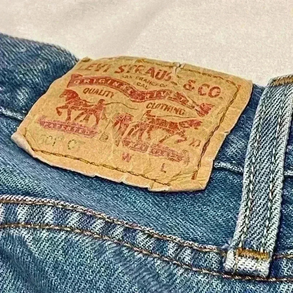 Levi 501’s customized and tapered classic button  fly distressed jean size 26 - Picture 9 of 13